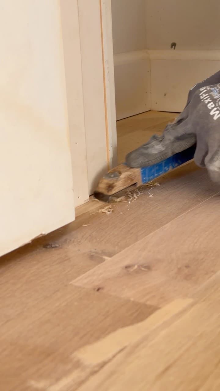 A fresh floor can completely change the feeling of your home. ✨ Beautiful results, clean details, and quality work from start to finish. That’s the ModiFloors difference.